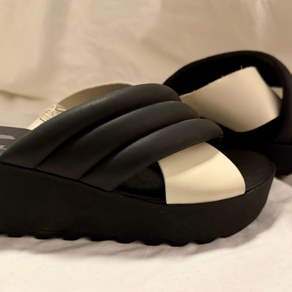 Sorel Black and Cream Women's Sandals